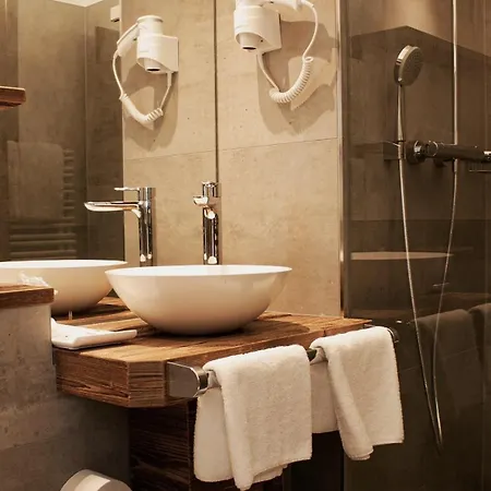 Hotel Almwirt Haar (Munich)